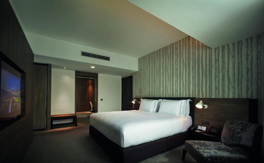 G Gurney 5* George Town